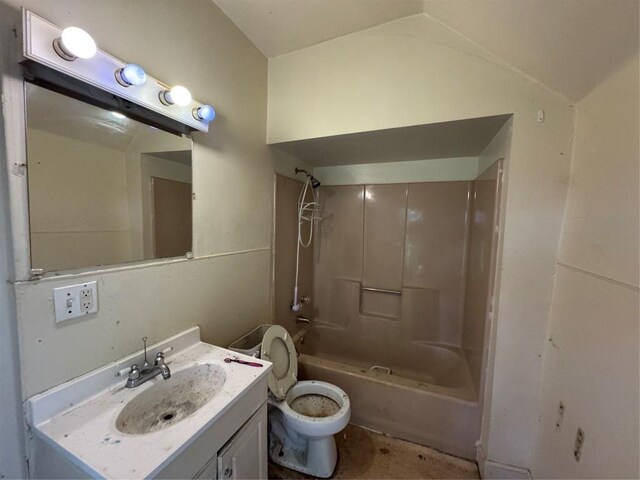 647-649 E 11th St, Erie, PA 16503 - full bathroom with vaulted ceiling, toilet, vanity, and washtub / shower combination