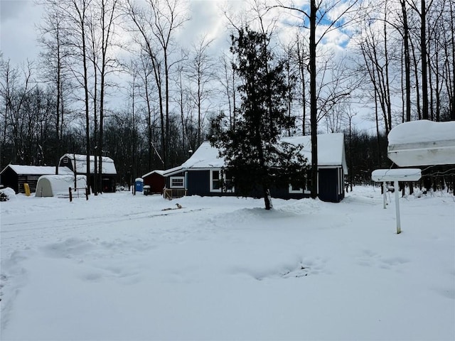 view of yard layered in snow