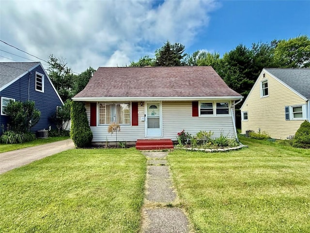 3508 Emerson Ave, Erie, PA 16508 - bungalow-style house with a front lawn