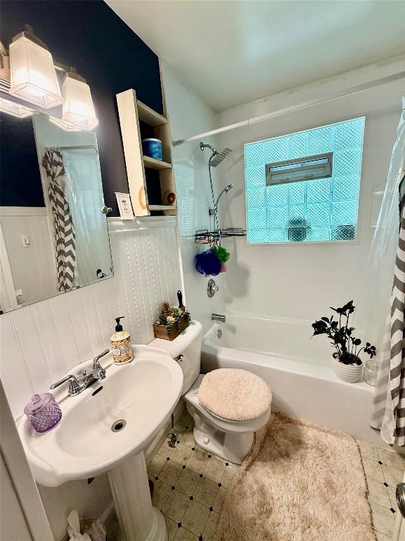 3508 Emerson Ave, Erie, PA 16508 - full bathroom with shower / bath combo with shower curtain and toilet