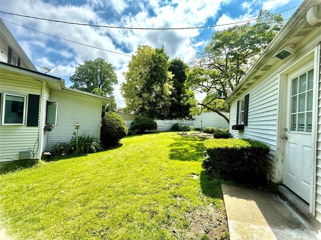 115 W 32nd St, Erie, PA 16508 - view of yard
