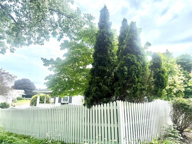 115 W 32nd St, Erie, PA 16508 - view of side of home