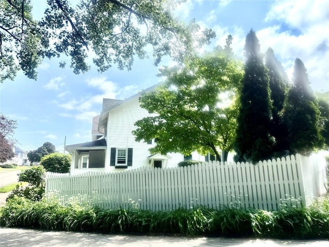 115 W 32nd St, Erie, PA 16508 - view of side of property
