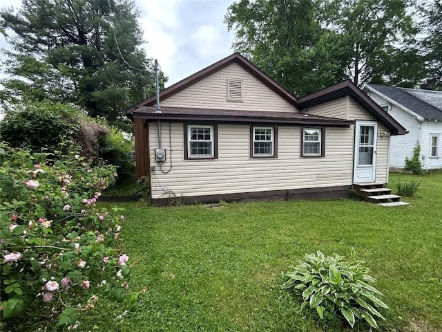 10689 Glenn Blvd, Conneaut Lake, PA 16316 - back of property featuring entry steps and a yard