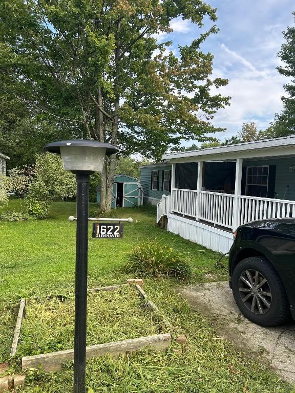 view of yard with a shed