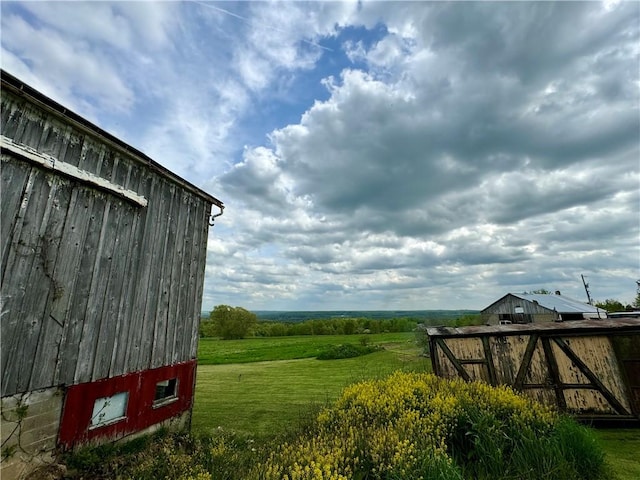 view of yard featuring an outbuilding and a rural view