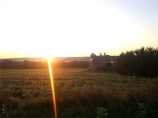 nature at dusk featuring a rural view