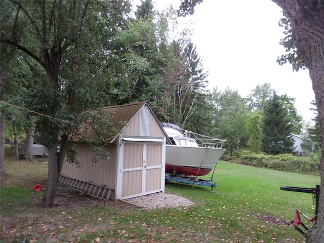 view of outdoor structure featuring a yard