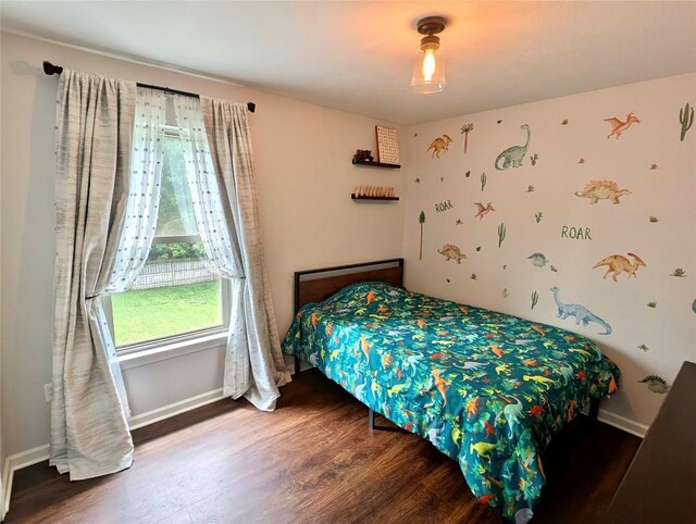 732 Walbridge Rd, Erie, PA 16511 - bedroom with wood finished floors and baseboards