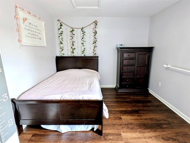 732 Walbridge Rd, Erie, PA 16511 - bedroom featuring wood finished floors and baseboards