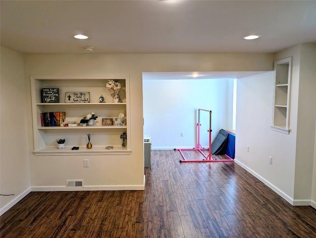 732 Walbridge Rd, Erie, PA 16511 - empty room featuring dark wood finished floors, a smoke detector, and recessed lighting
