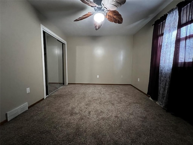 carpeted empty room featuring ceiling fan