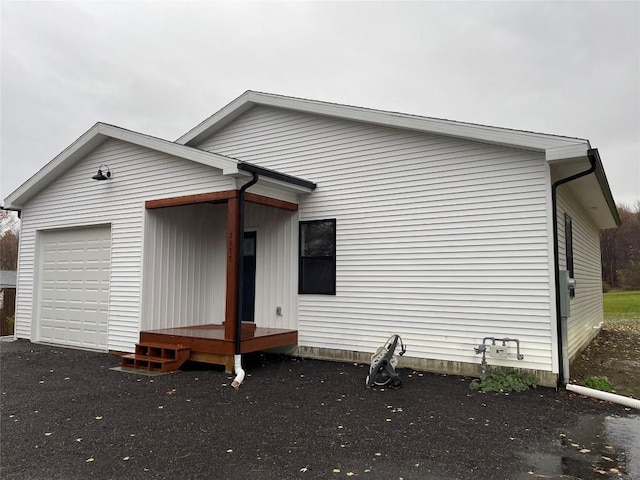 view of front facade with a garage