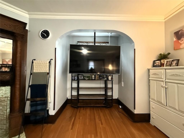 566 Walnut St, Meadville, PA 16335 - detailed view of wood finished floors, arched walkways, and crown molding