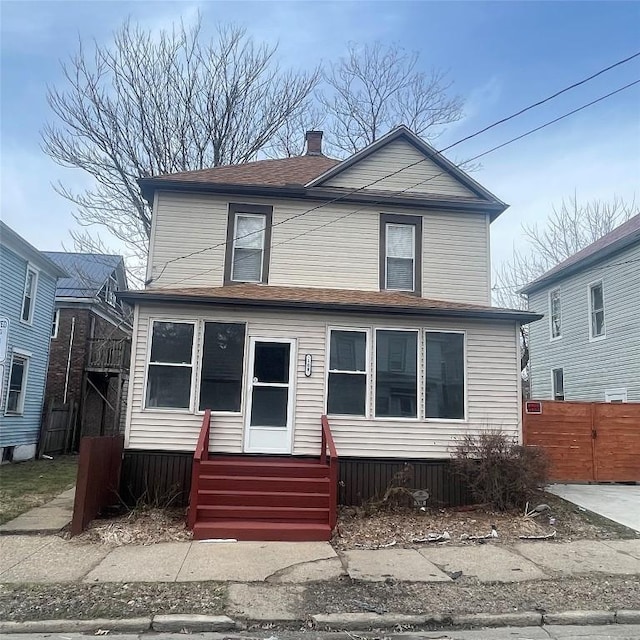 view of front of property with entry steps and fence