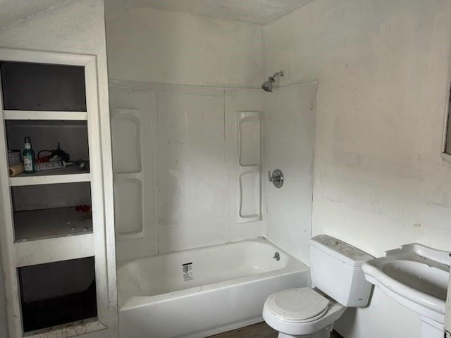513 Wallace St, Erie, PA 16507 - full bath featuring toilet and bathing tub / shower combination