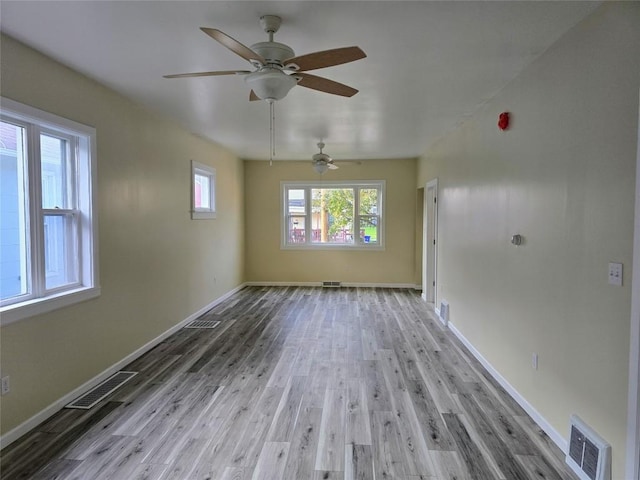 922 E 9th St, Erie, PA 16503 - empty room with wood finished floors and a ceiling fan