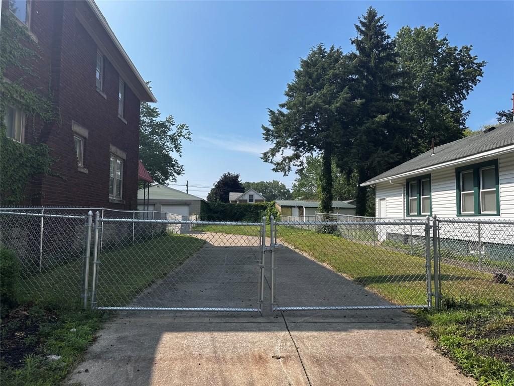 528 W 3rd St, Erie, PA 16507
