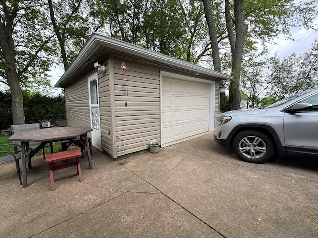 1426 W 45th St, Erie, PA 16509 - detached garage featuring driveway