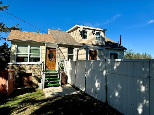 view of front of property