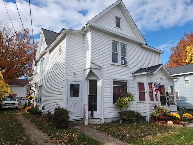 view of front property with a front lawn