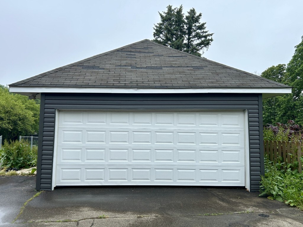 3942 W Ridge Rd, Erie, PA 16506 - view of garage