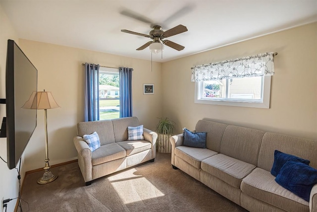2548 E 32nd St, Erie, PA 16510 - carpeted living area with ceiling fan