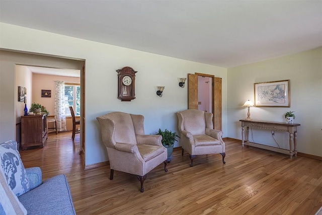 2548 E 32nd St, Erie, PA 16510 - living area featuring light wood-style floors and baseboards