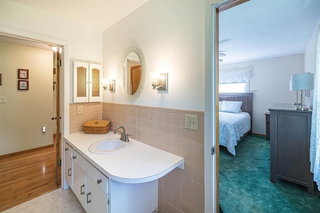 2548 E 32nd St, Erie, PA 16510 - ensuite bathroom with vanity and tile walls