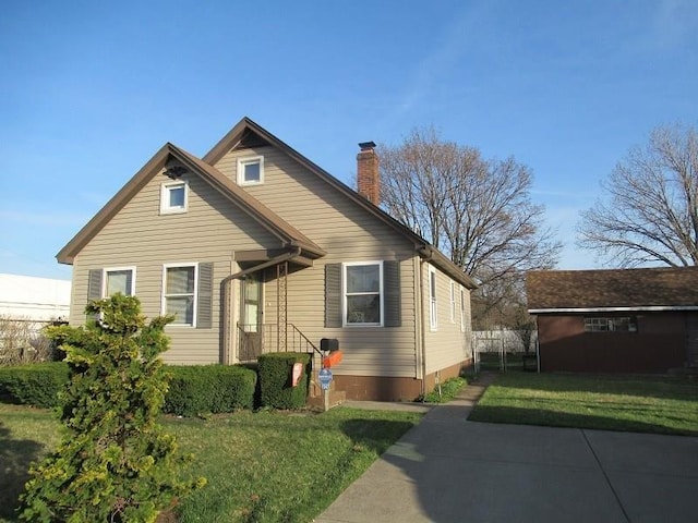 view of front of property with a front lawn