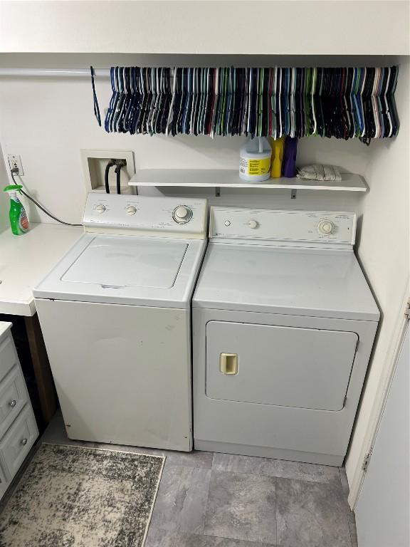 315 Wallace Ave, Linesville, PA 16424 - laundry area with washer and clothes dryer