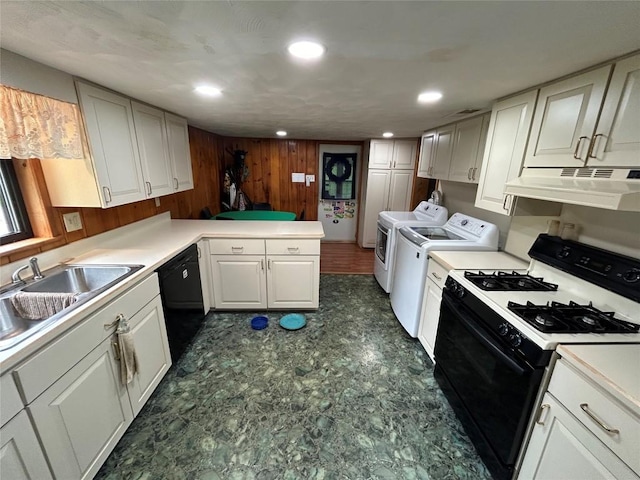 2892 Township Rd, Linesville, PA 16424 - kitchen with washing machine and clothes dryer, under cabinet range hood, black appliances, a peninsula, and a sink