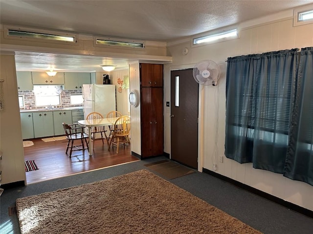 foyer entrance with sink