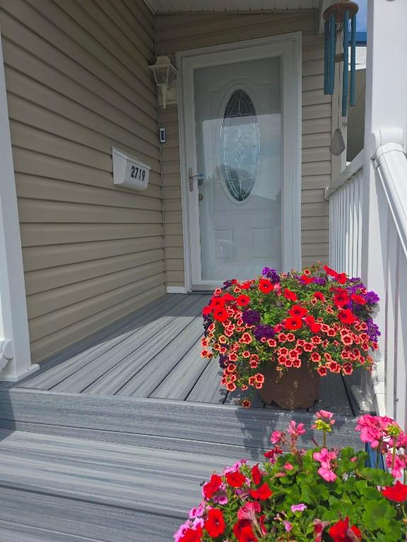 2719 Green Hill Dr, Millcreek, PA 16506 - property entrance
