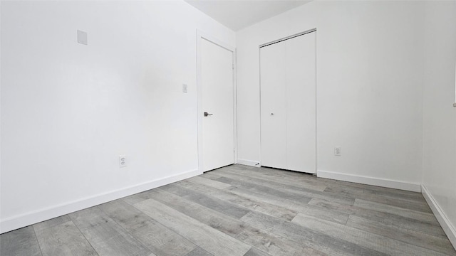 unfurnished room with light hardwood / wood-style flooring