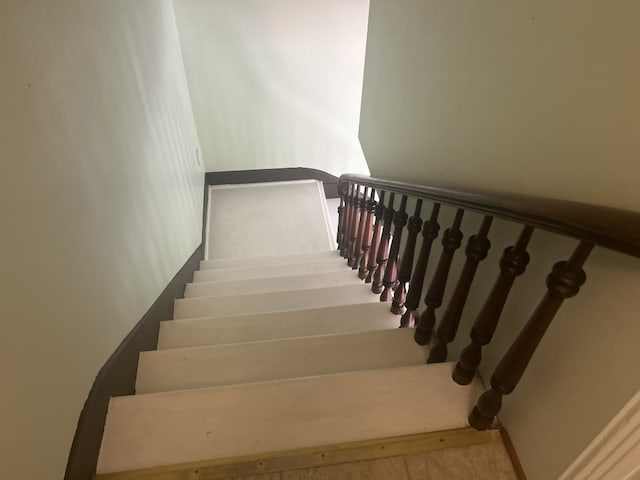 495 E Jamestown Rd, Greenville, PA 16125 - view of staircase