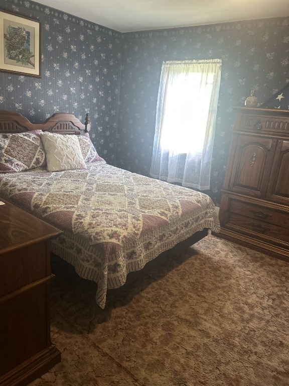 495 E Jamestown Rd, Greenville, PA 16125 - carpeted bedroom with wallpapered walls