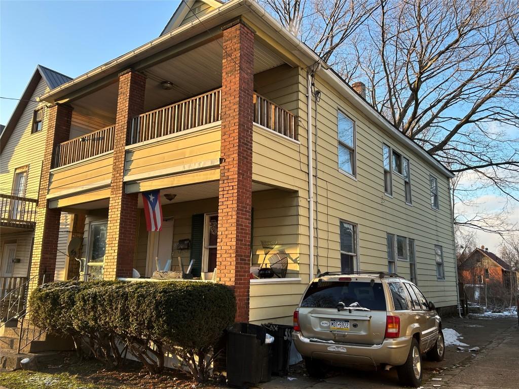 exterior space featuring a balcony