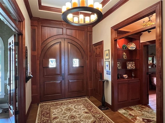 entryway featuring crown molding