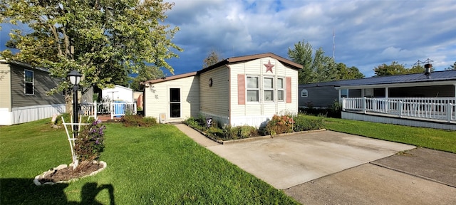 view of front of home with a patio area and a front yard