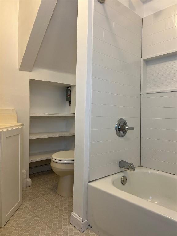 full bathroom with vanity, toilet, and tiled shower / bath