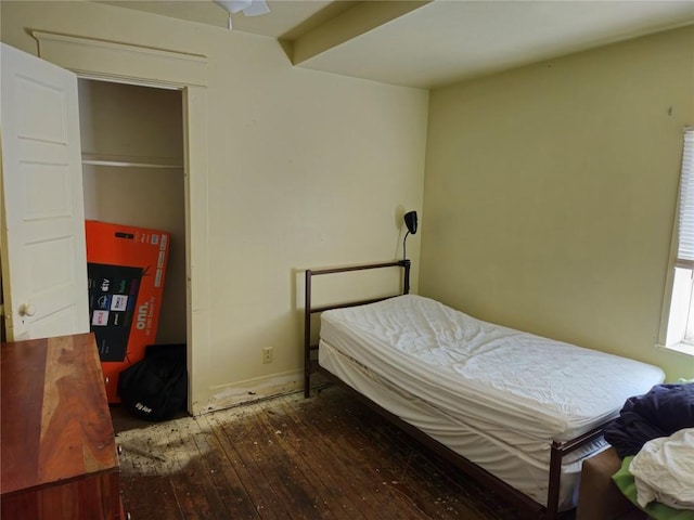 402 Reed St, Erie, PA 16507 - bedroom featuring hardwood / wood-style flooring and baseboards