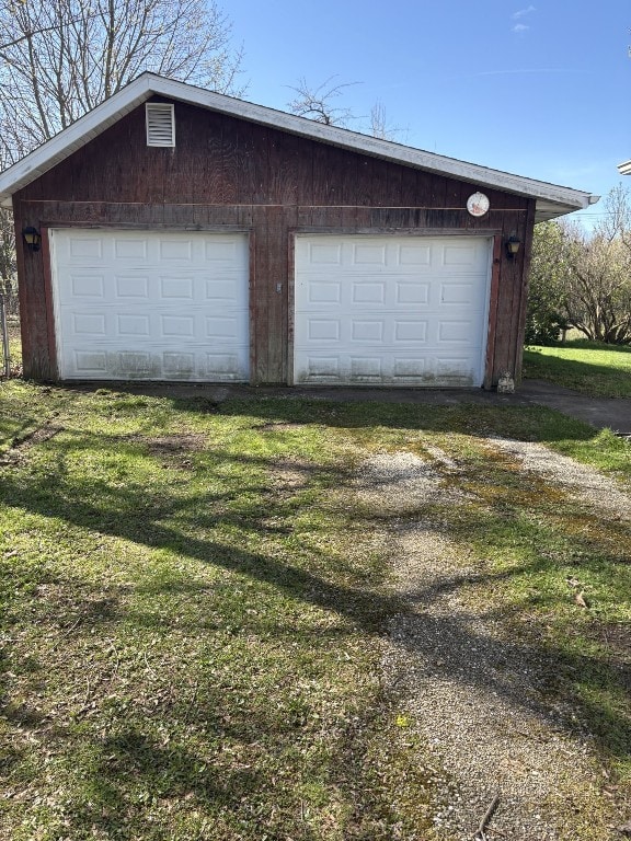 view of detached garage