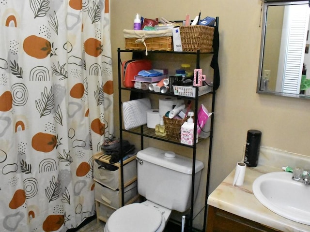 full bath with a shower with curtain, toilet, and vanity