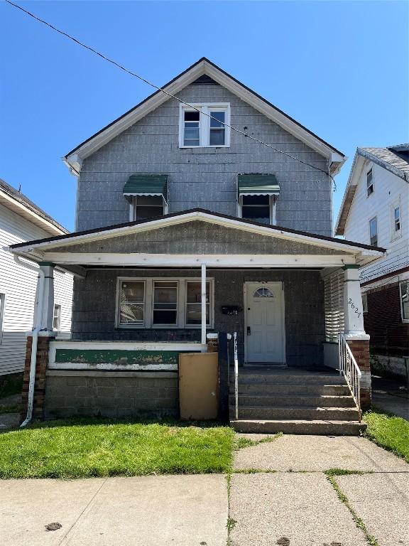2627 Van Buren Ave, Erie, PA 16504 - american foursquare style home with a porch
