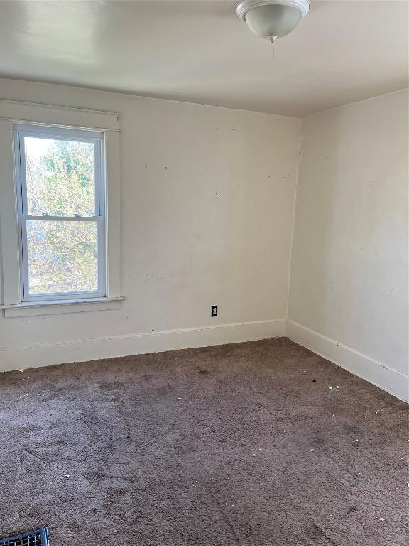 2627 Van Buren Ave, Erie, PA 16504 - carpeted empty room with baseboards