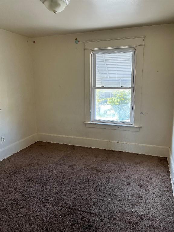 2627 Van Buren Ave, Erie, PA 16504 - empty room featuring carpet flooring and baseboards