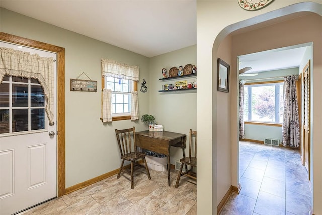 2514 E 43rd St, Erie, PA 16510 - foyer with arched walkways and baseboards