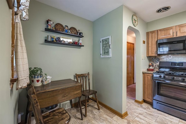 2514 E 43rd St, Erie, PA 16510 - dining area featuring arched walkways and baseboards