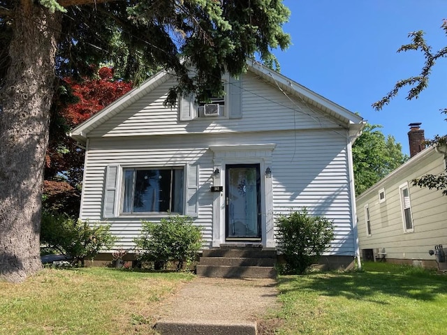 view of front of house with a front lawn